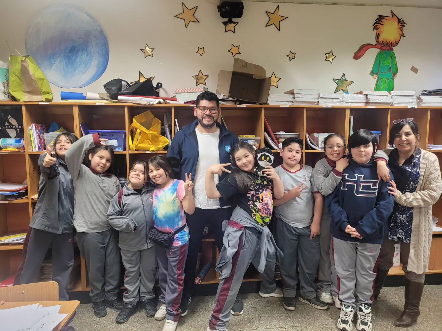 Estudiantes De La Escuela Padre Alberto Hurtado Y De Los Colegios