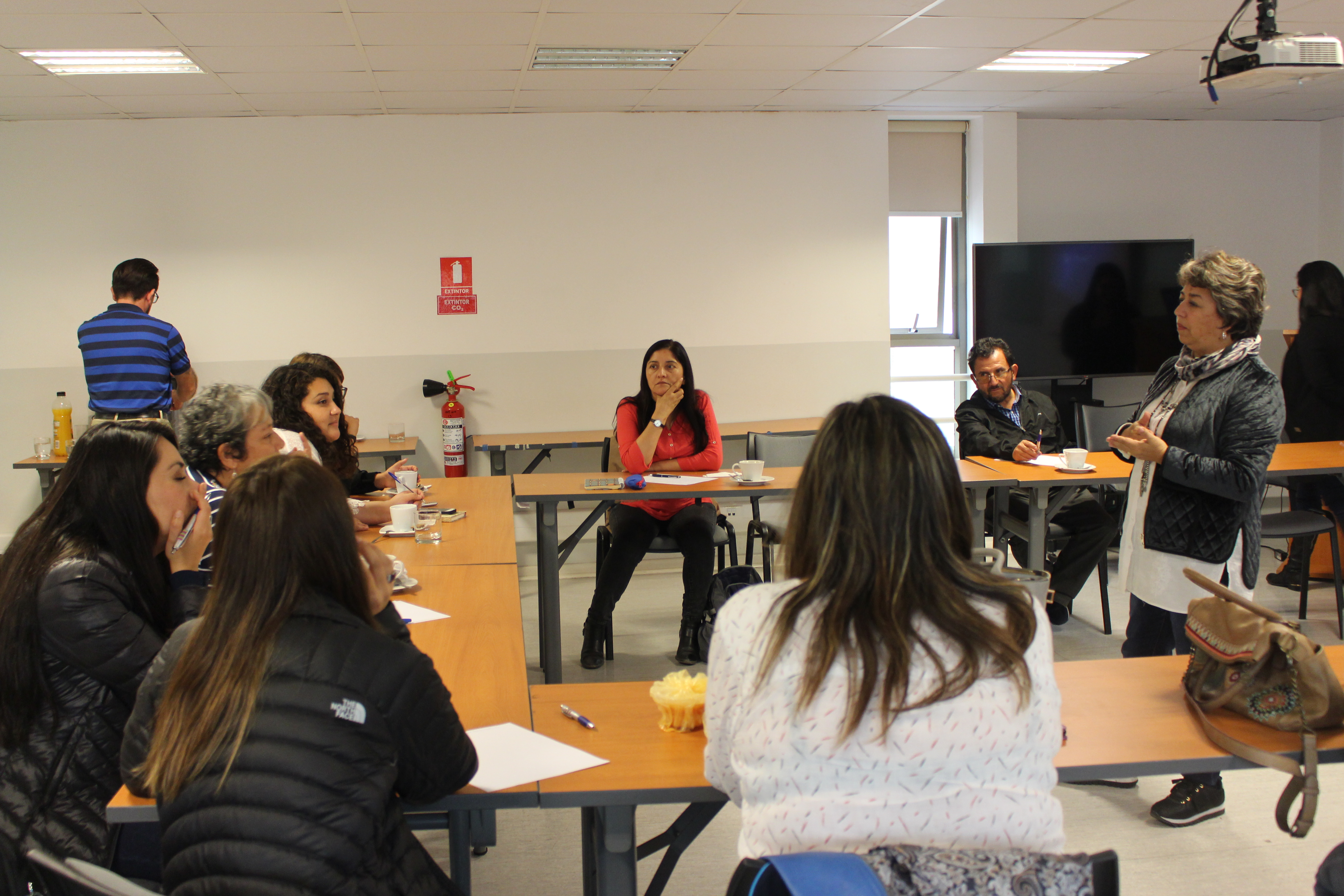Docentes y profesores se capacitan en Energías Renovables para guiar a estudiantes en proyectos de investigación escolar