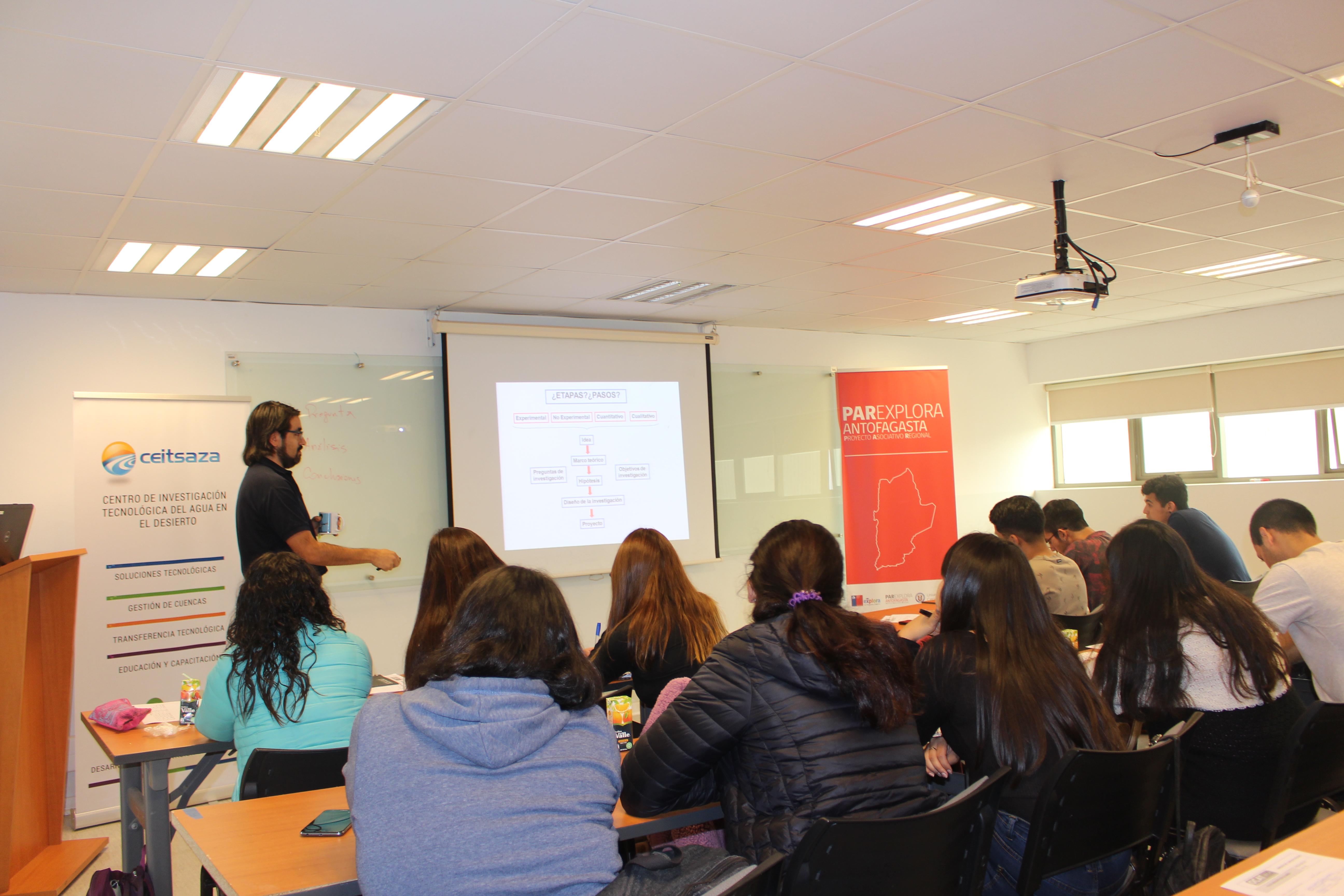 ESTUDIANTES DE ANTOFAGASTA PODRÁN FORMARSE COMO “FORJADORES DE CIENCIA Y TECNOLOGÍA”