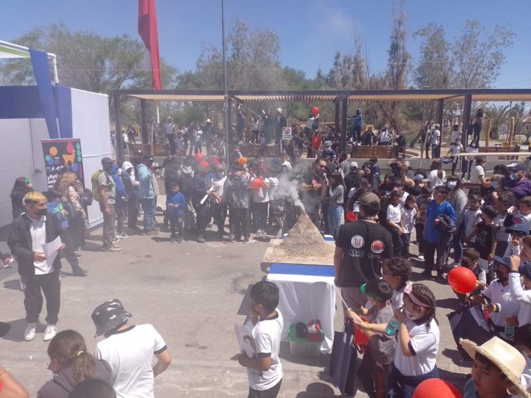 Explora Antofagasta llevó la ciencia y la tecnología a la comunidad de María Elena