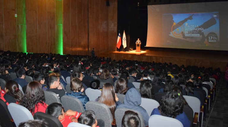 Cerca de 700 estudiantes participaron en la celebración del Día de la Astronomía