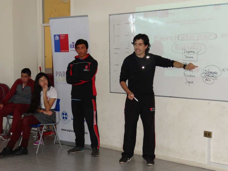 Estudiantes de Angol aprenden sobre la importancia de ejercitarse