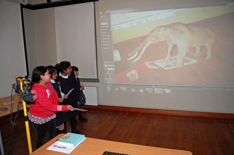 Estudiantes de la región participan de un taller sobre realidad virtual