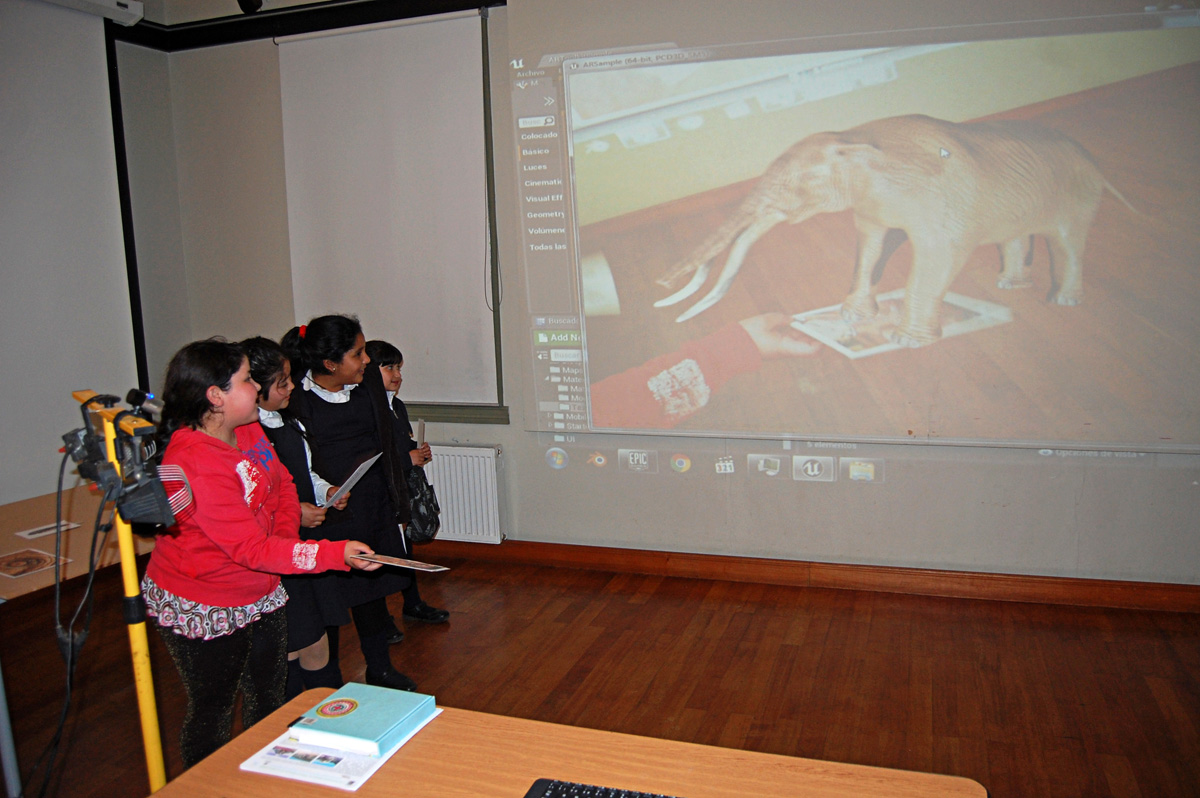 Estudiantes de la región participan de un taller sobre realidad virtual