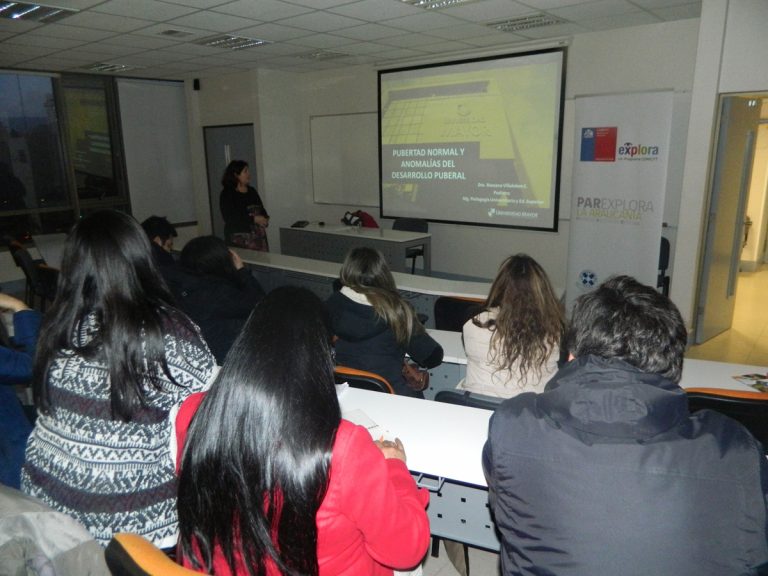 Docentes de Temuco y alrededores participan de una Clase Magistral sobre el desarrollo puberal en menores
