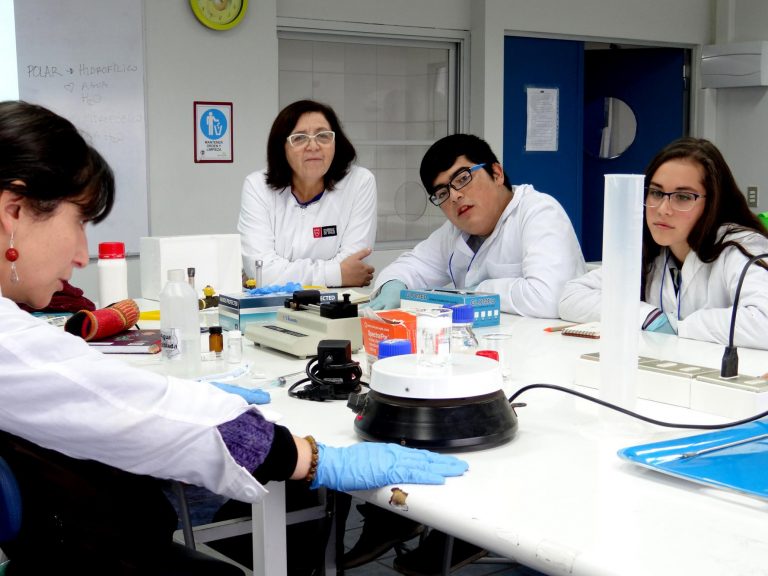 ¡Instala una Academia Científica Explora en tu establecimiento!