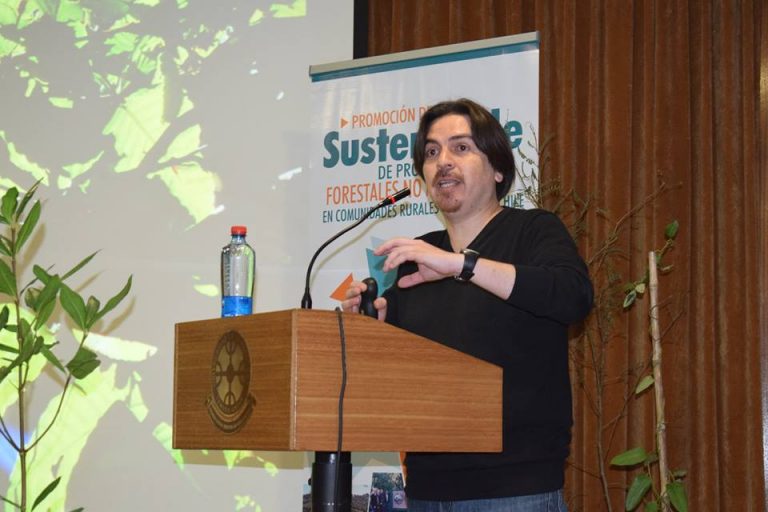 Importancia del “Uso sustentable de productos forestales no madereros del sur de Chile” fue el tema abordado en interesante seminario realizado en la UFRO