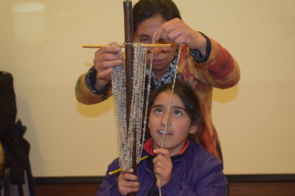 Niños y niñas conocieron  el arte de la textilería Mapuche en el Museo Regional de La Araucanía