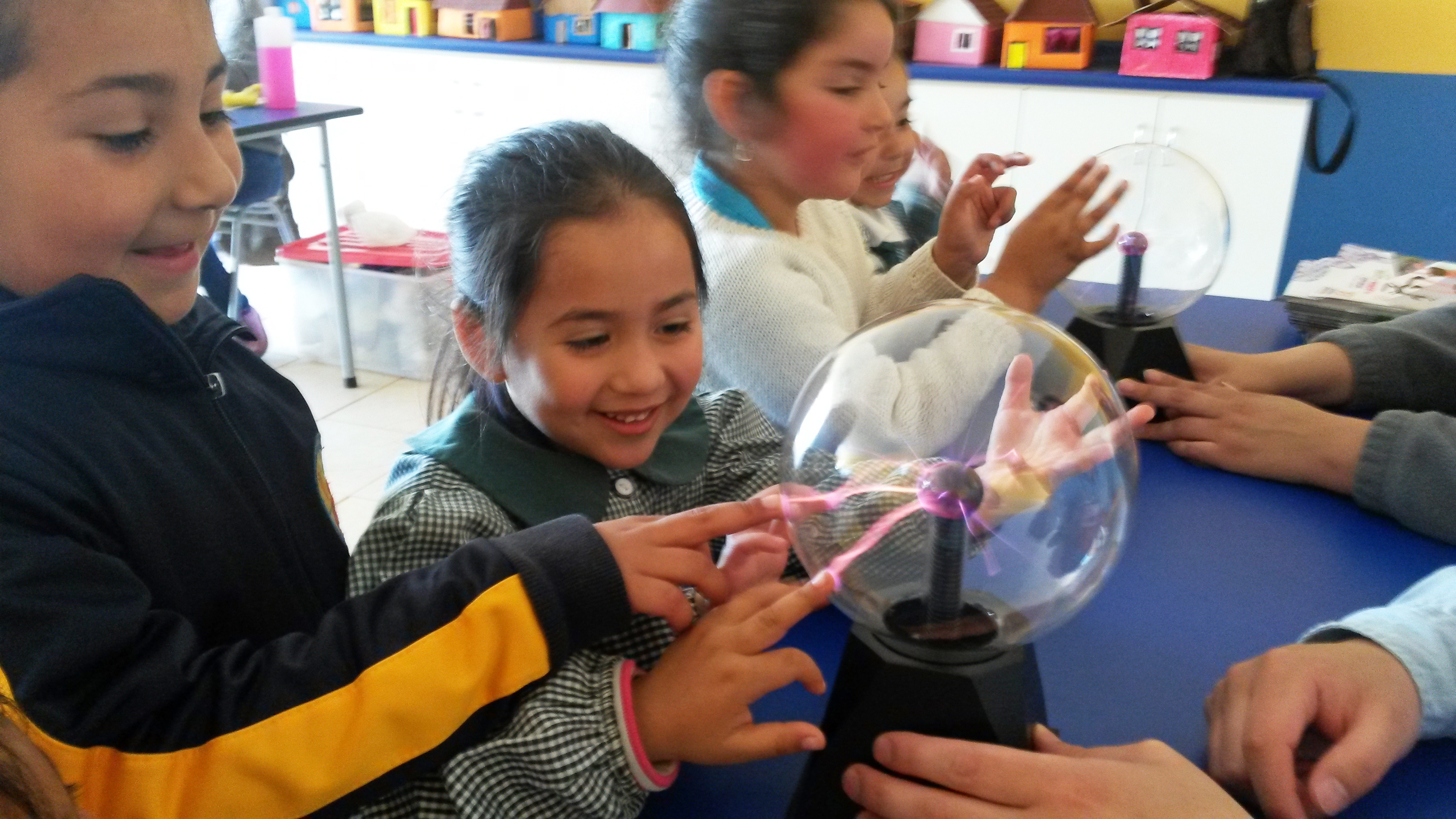 Con visitas a escuelas de Temuco y Curarrehue culminó el recorrido 2014 de la Ciencia Itinerante