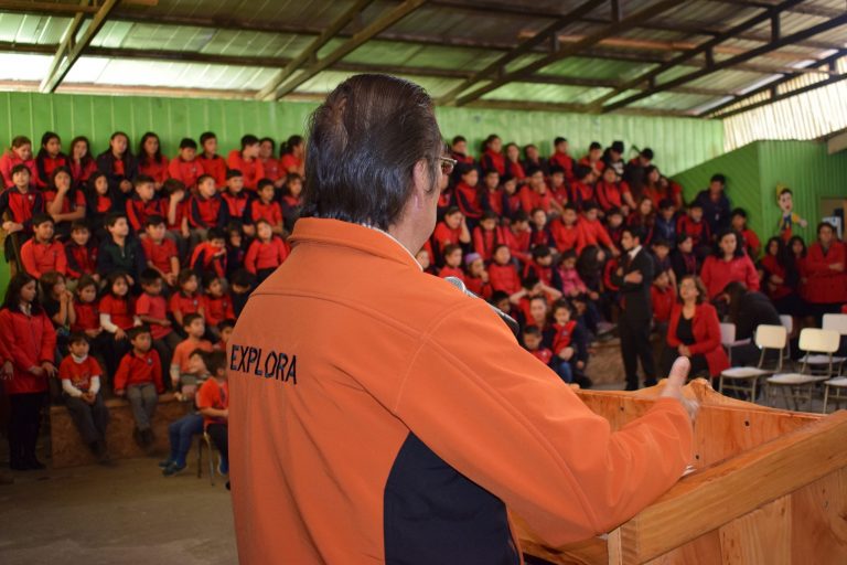 Director del PAR Explora de CONICYT La Araucanía participa en inauguración de año escolar 2017 en las comunas de Carahue y Villarrica