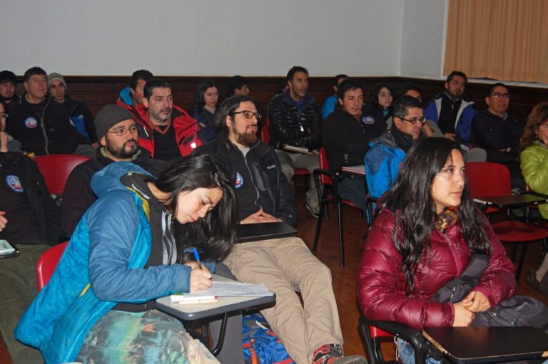 Cómo convivir con el volcán más activo de América fue tema en taller dictado por Sernageomin y PAR EXPLORA La Araucanía