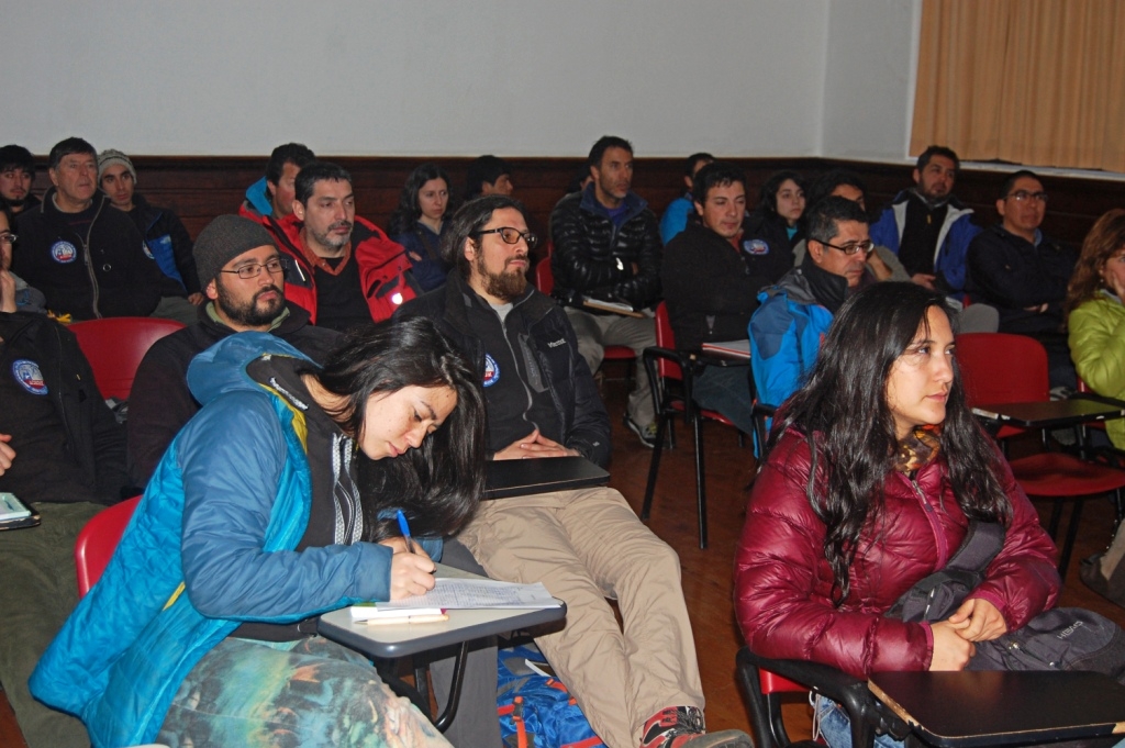 Cómo convivir con el volcán más activo de América fue tema en taller dictado por Sernageomin y PAR EXPLORA La Araucanía