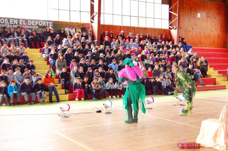 Obra de teatro sobre bullying se presentó en Traiguén