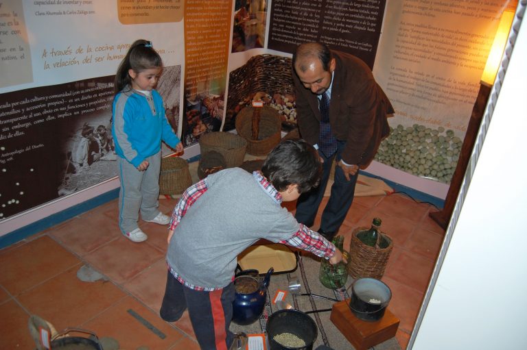 Jardín La Casita del Frente inaugura primer museo itinerante con exposición “Del Cocinar y sus artefactos”