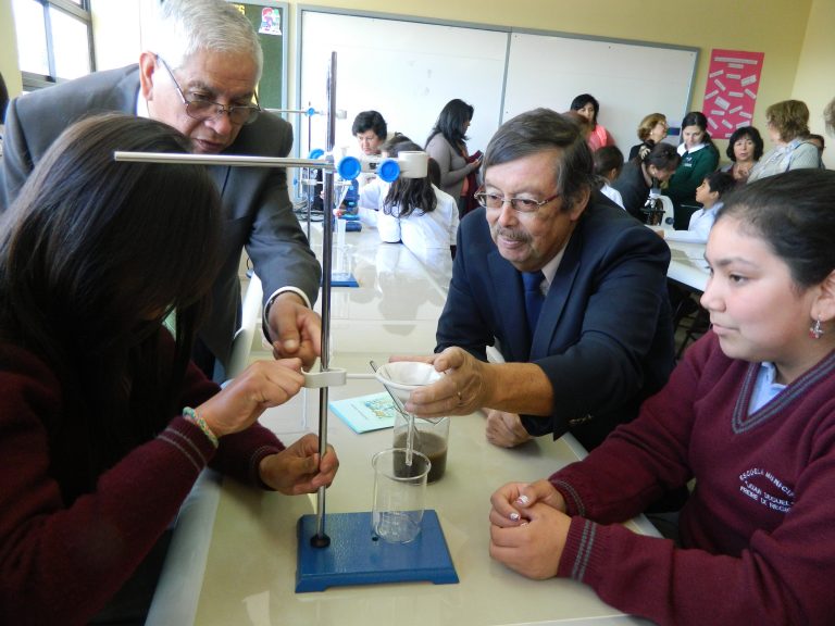 Escuela Juan Seguel de Freire inauguró moderno Laboratorio de Ciencias