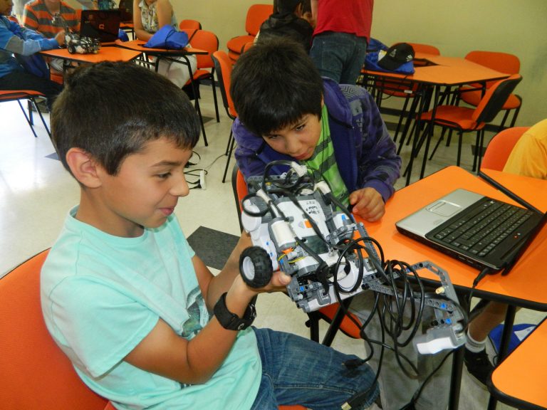 Mustakis y PAR EXPLORA Araucanía invitan a estudiantes a participar en Talleres de Robótica