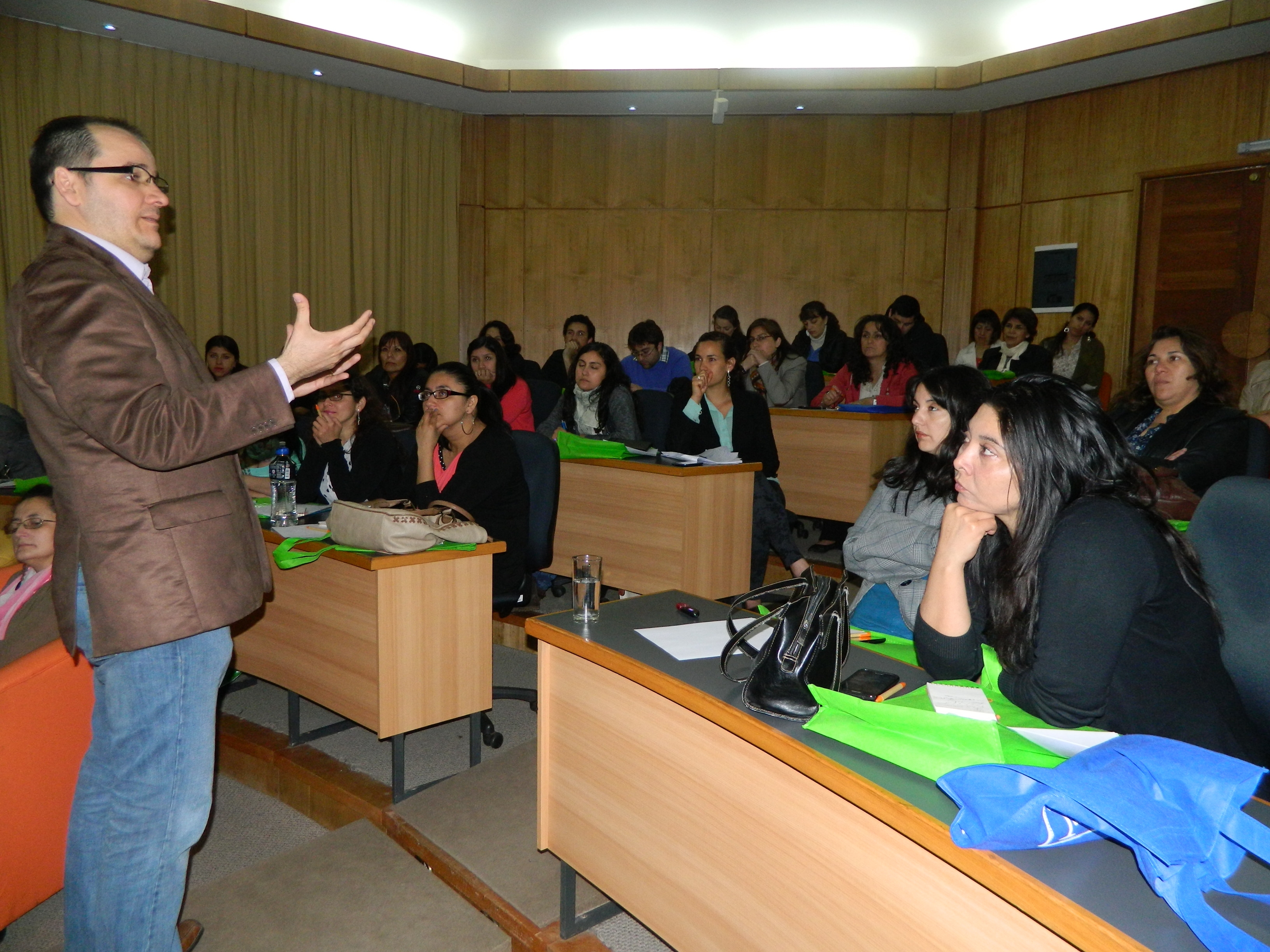 Profesionales adquieren herramientas para detectar problemas de aprendizaje en estudiantes