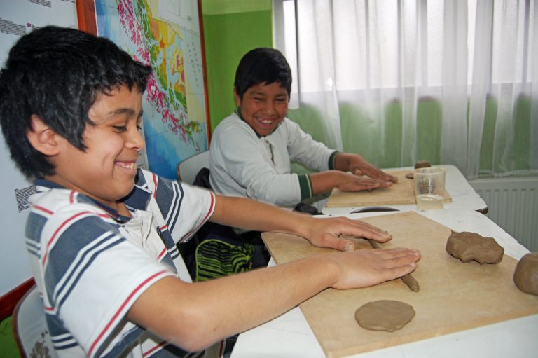 El mundo de la alfarería mapuche visito cinco colegios de la Araucanía