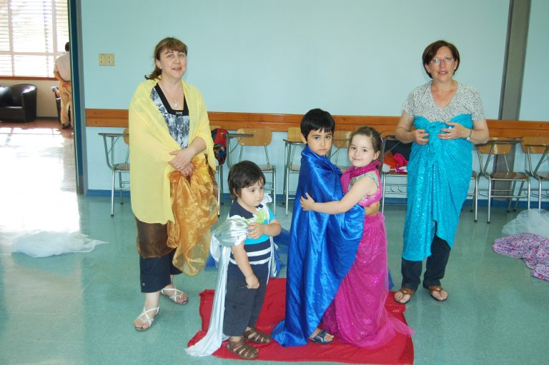 Grandes y chicos conocieron la ciencia del teatro en lúdicos talleres de verano