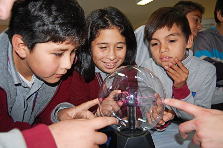 En la Escuela Juan Seguel de Freire comenzó su ruta 2015 la Ciencia Itinerante
