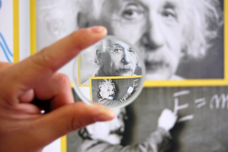Comentario de actualidad científica: A un rayo-luz del talento de Albert