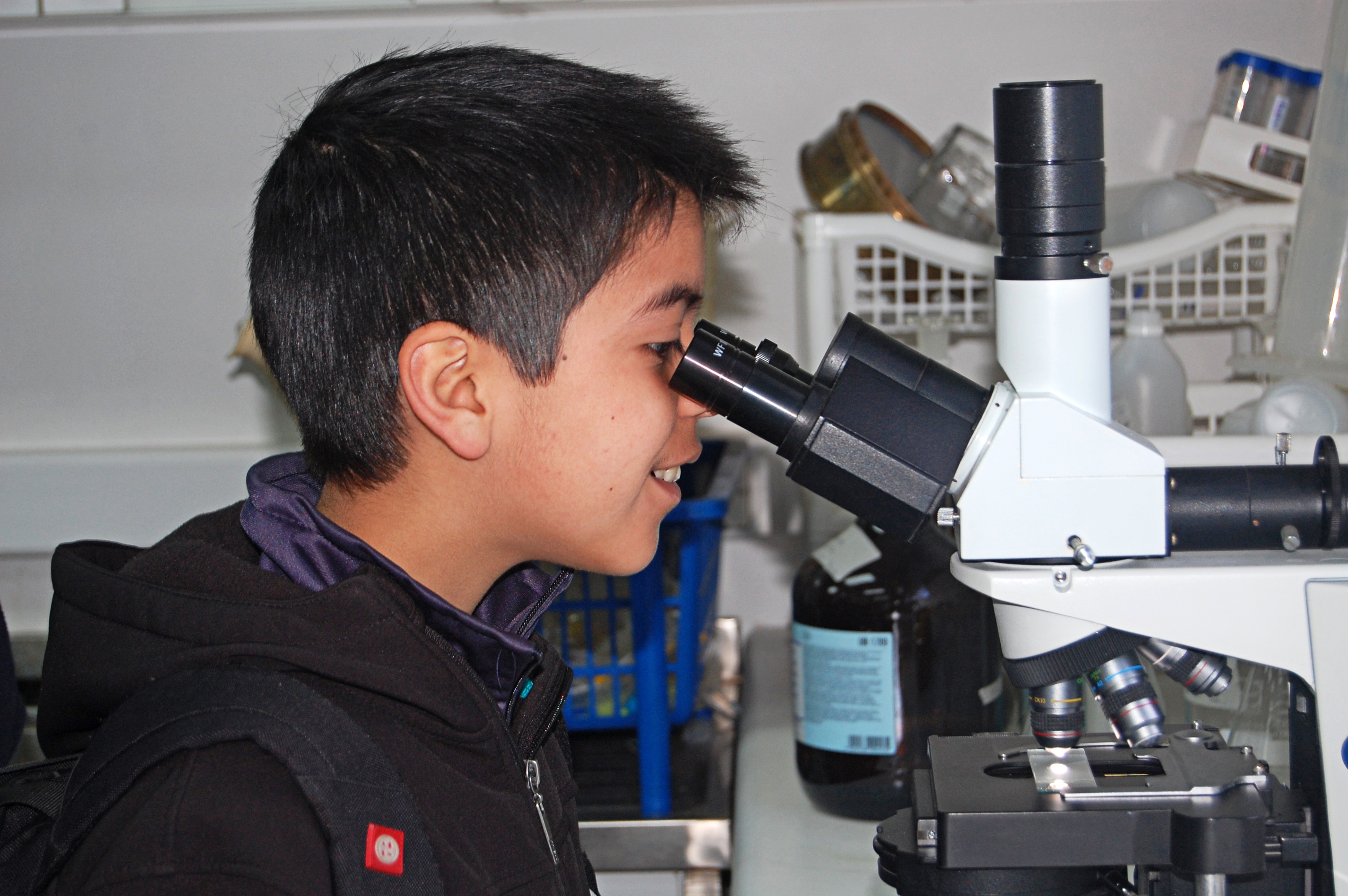 Laboratorios son recorridos por más de mil estudiantes en la Semana Nacional de la Ciencia y Tecnología