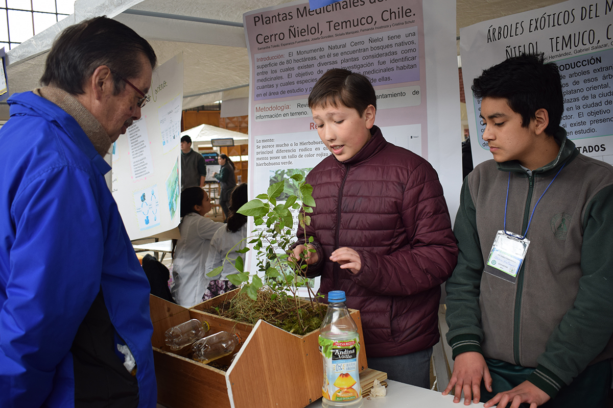 Colegio de Aplicación vive la ciencia gracias a su VII Feria Científica