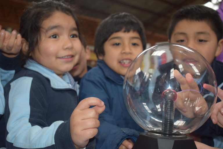 Ciencia Itinerante visitó Los Sauces, Pto. Saavedra y Ercilla beneficiando a más de 700 niños y niñas
