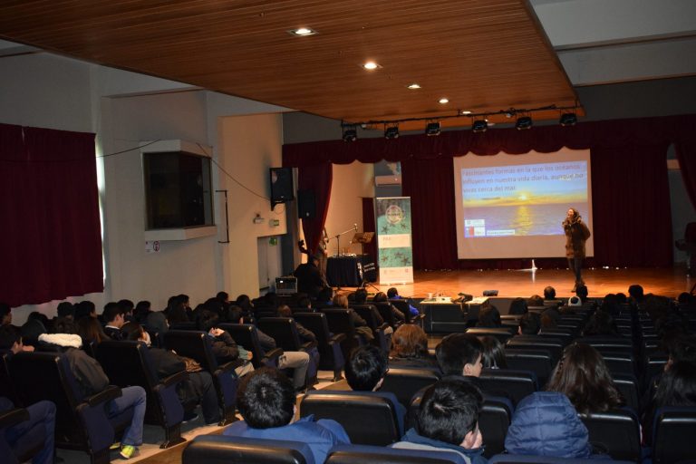 PAR Explora de CONICYT La Araucanía celebró el Día Mundial de los Océanos junto a estudiantes de la comuna de Victoria