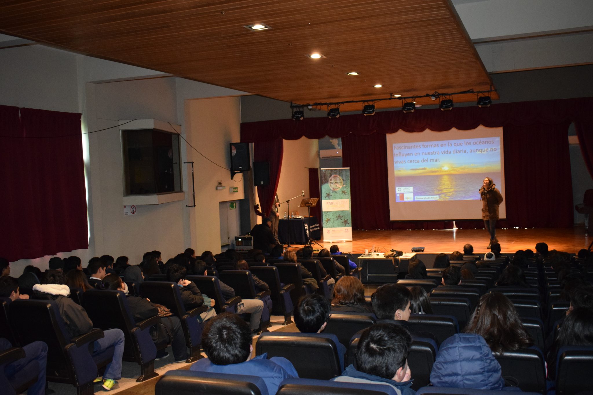 PAR Explora de CONICYT La Araucanía celebró el Día Mundial de los Océanos junto a estudiantes de la comuna de Victoria