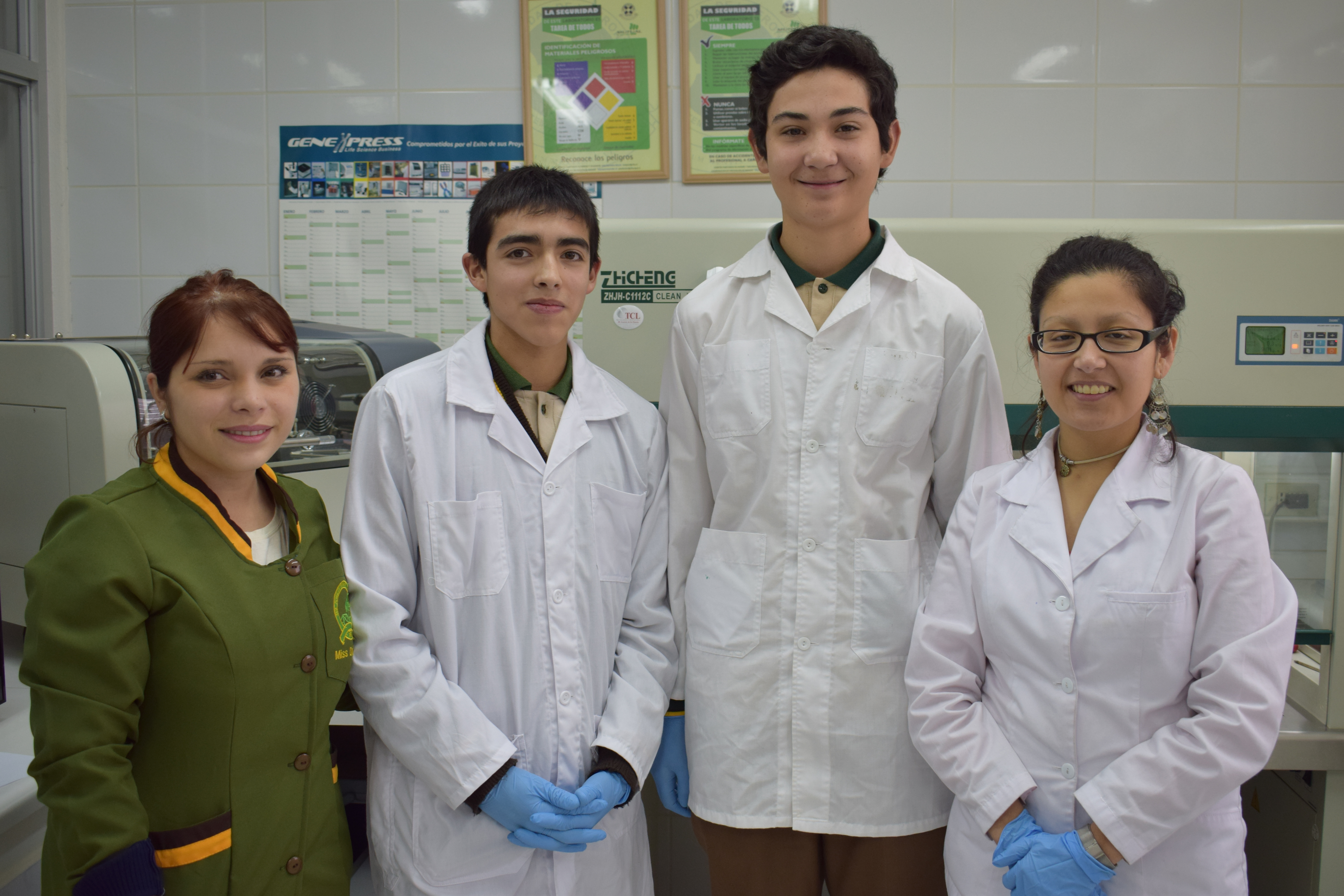 Estudiantes comienzan su investigación en laboratorio de la UFRO para participar del XIV Congreso Regional Escolar de Ciencia y Tecnología.