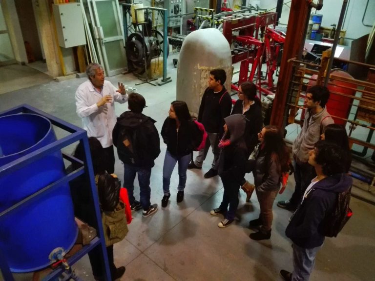 Laboratorios de la Ufro recibieron la visita de estudiantes de Villarrica y Temuco