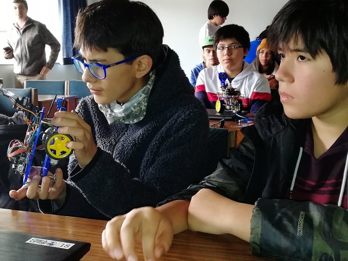 Más de  100 estudiantes  comenzaron su aventura en el mundo de la Robótica  a través de entretenidos talleres