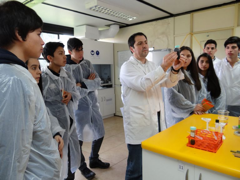 Estudiantes de Ercilla y Galvarino viven una interesante experiencia en INIA Carillanca