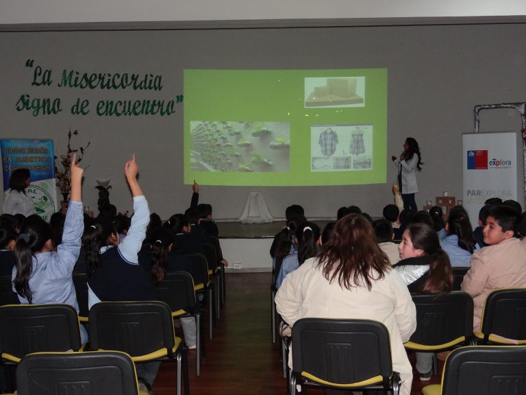 Apoderados conocen el trabajo que realizan sus hijos en los Talleres de Robótica Educativa en La Araucanía