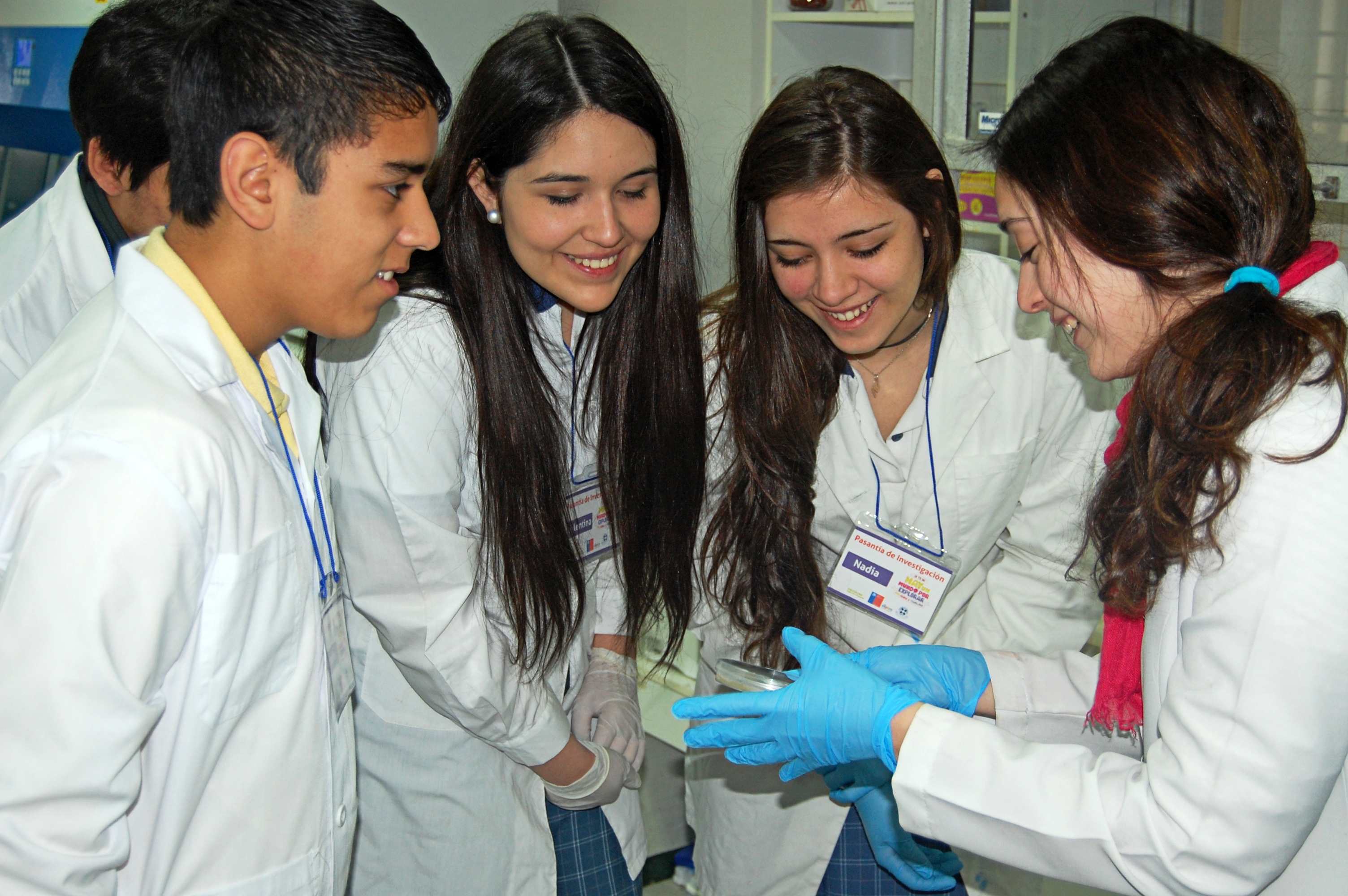 Jóvenes conocen el mundo de la nanobiotecnología ambiental en Pasantía de Investigación