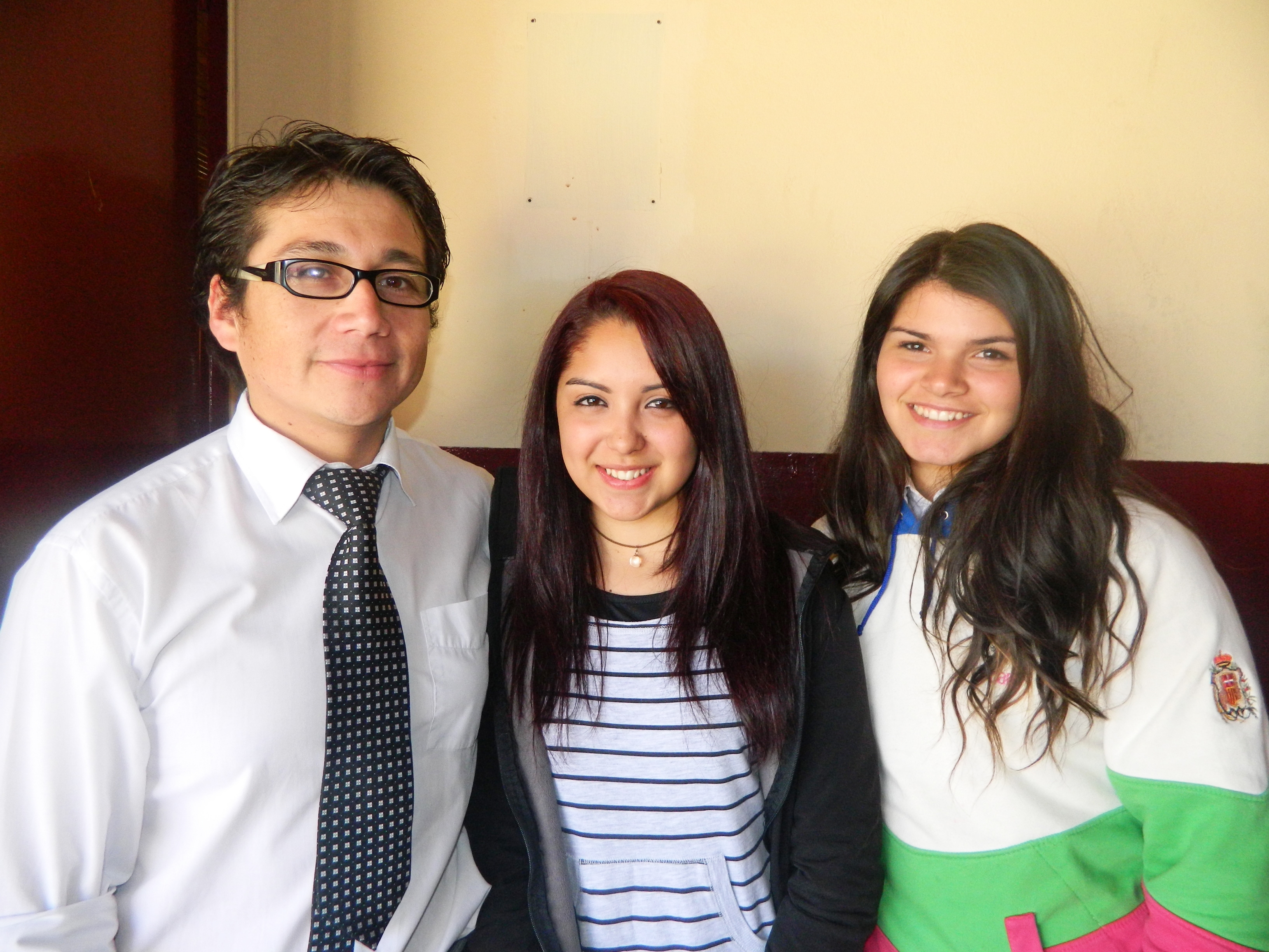Dos jóvenes de Victoria elaboran crema con protección solar en base a microalgas