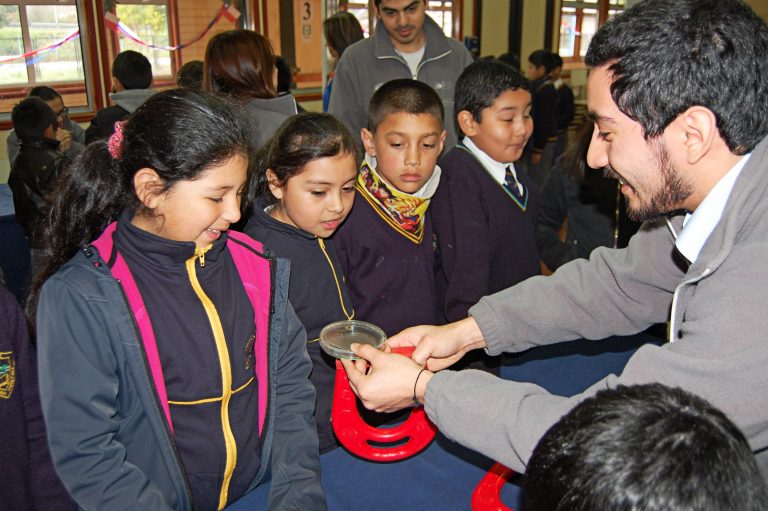 Ciencia Itinerante sorprende a estudiantes de La Paz
