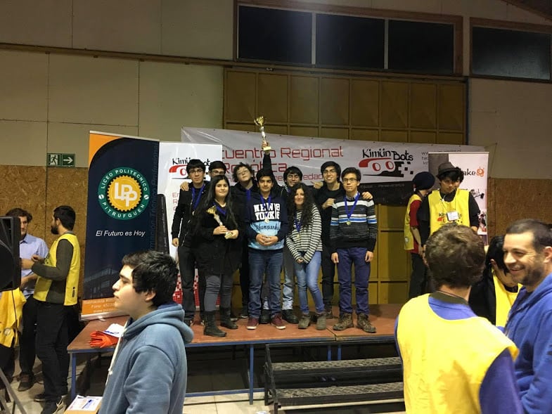 Equipos de Temuco se lucen en Encuentro Escolar Regional de Robótica