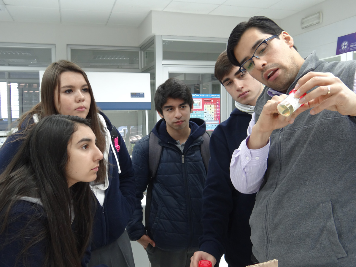Estudiantes del Colegio Metodista de Temuco visitan Laboratorios de la UFRO