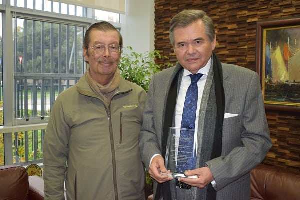 PAR Explora de CONICYT La Araucanía entrega reconocimiento a Rector de la Universidad de La Frontera