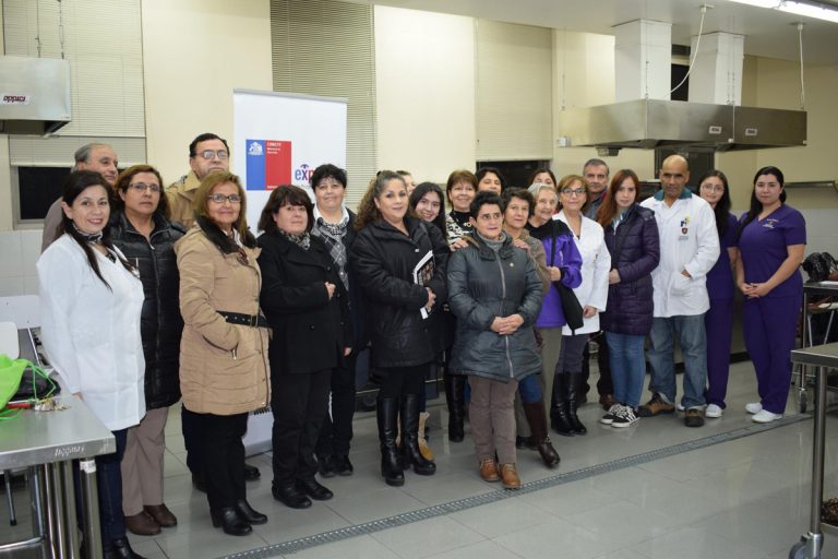 Adultos mayores participan del taller sensorial sobre alimentos y aprenden la importancia del nuevo etiquetado nutricional