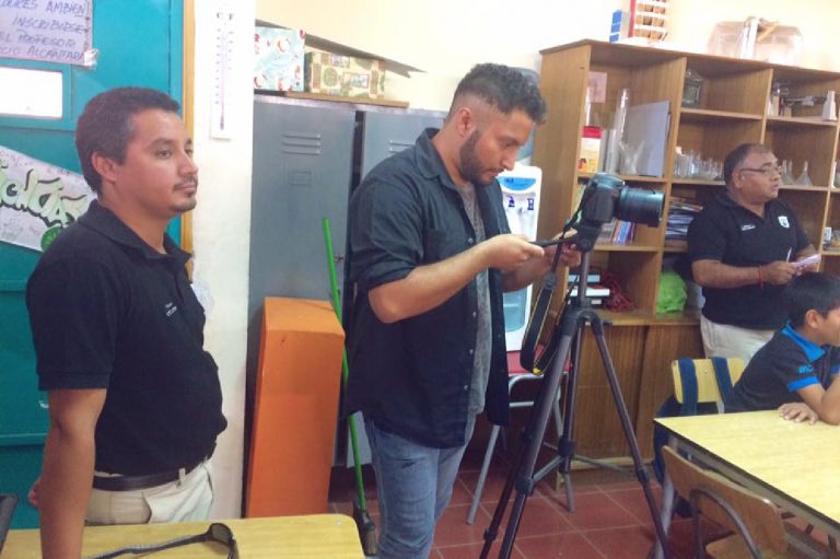 Iván Aguirre, el diseñador tras la gráfica del Campamento Científico Escolar que desarrollará la Universidad de Tarapacá