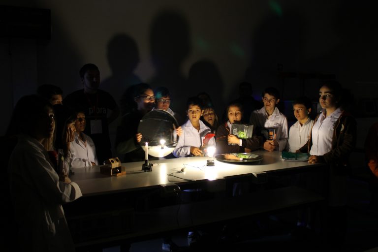 XXI Semana Nacional de la Ciencia y Tecnología: Estudiantes Ariqueños Participarón de Laboratorios Abiertos