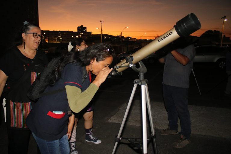 Explora Arica y Parinacota invita a celebrar el Día de la Astronomía con arte, telescopios y una charla sobre vida extraterrestre
