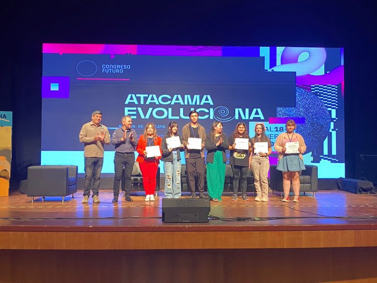 Academias de Investigación e Innovación Escolar reciben reconocimiento en Congreso Futuro