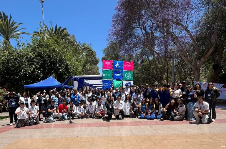 Cerca de 50 estudiantes de Atacama y Antofagasta dan a conocer sus proyectos de investigación e innovación en la Plaza de Armas de Copiapó