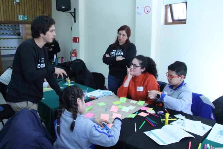 PAR Explora Aysén realizó el primer taller de Investigación e Innovación Escolar (IIE) 2025 con docentes y estudiantes