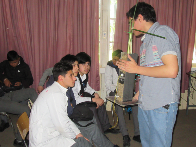 CRHIAM se suma a la iniciativa “1000 científico, 1000 aulas” llevando la ciencia y la tecnología a los establecimientos educacionales