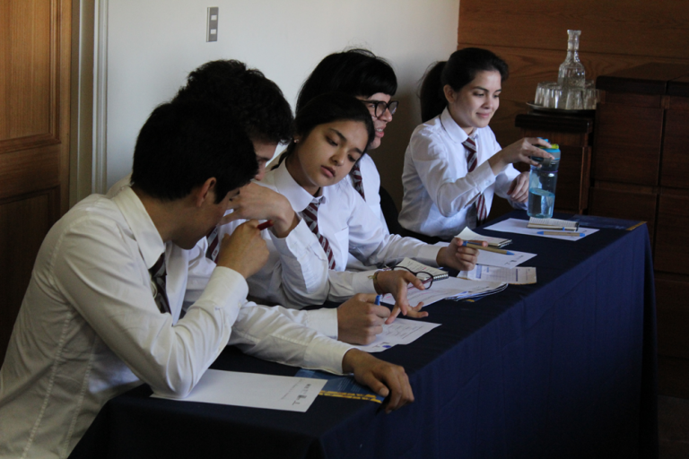 Estudiantes se enfrentan en la segunda fecha de los 4tos Interescolares de Debates